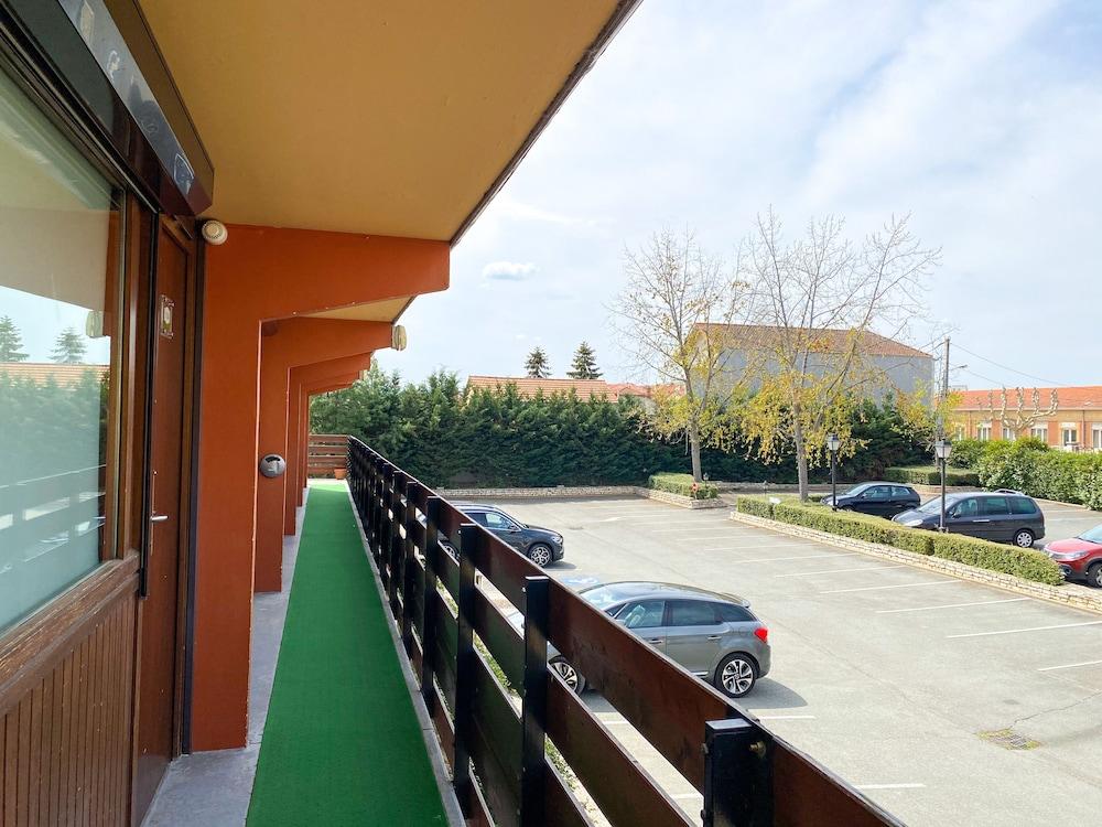 Kyriad Direct Roanne Hôtel Exterior foto